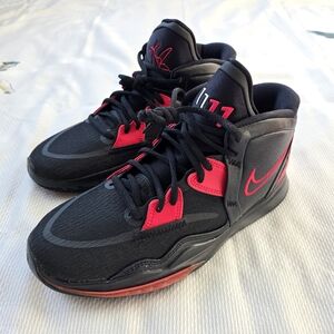 Brand new Nike Kyrie Infinity(GS) in size 6.5Y / Women 8 Comes with original box